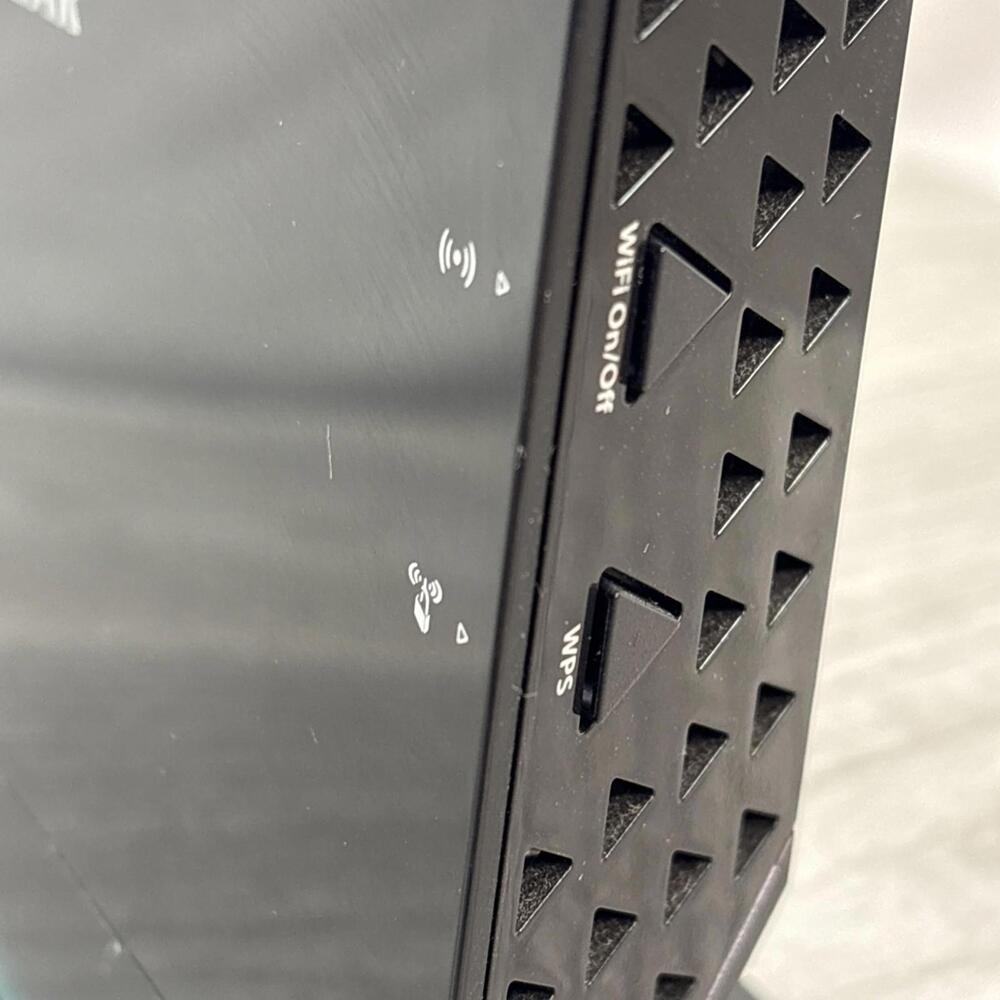 Netgear R6100 Dual Band Smart WiFi Router - Picture 2 of 8